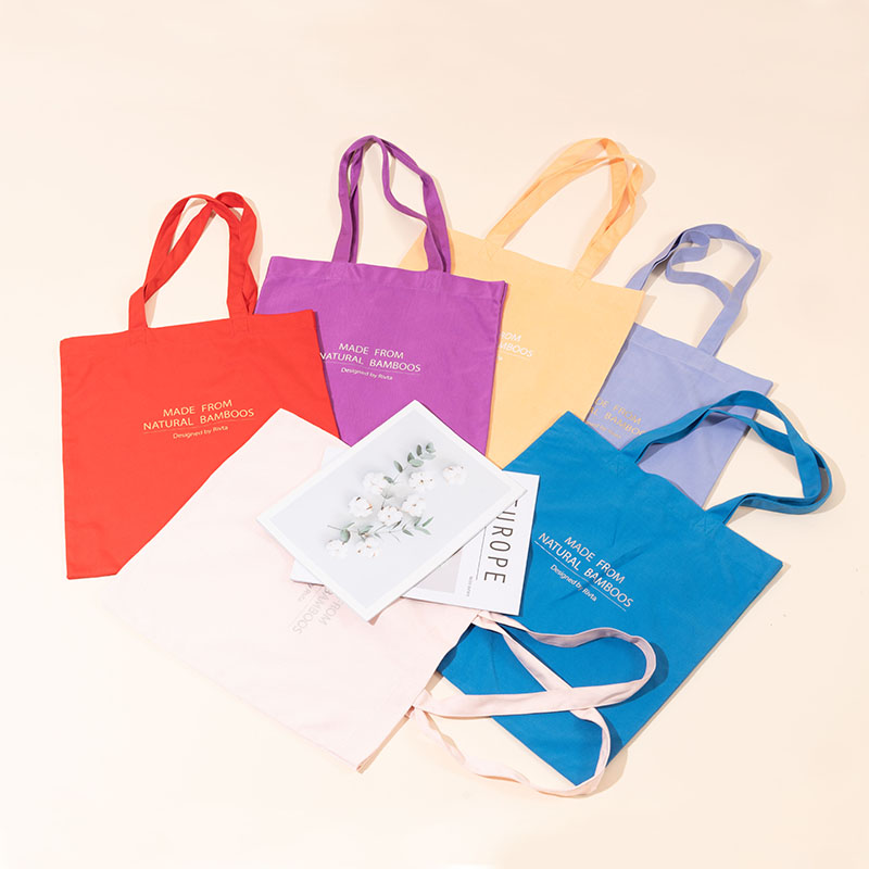 Reusable Tote Bags vs. Single-Use Shopping Bags: What's Best for Your Holiday Campaign?
