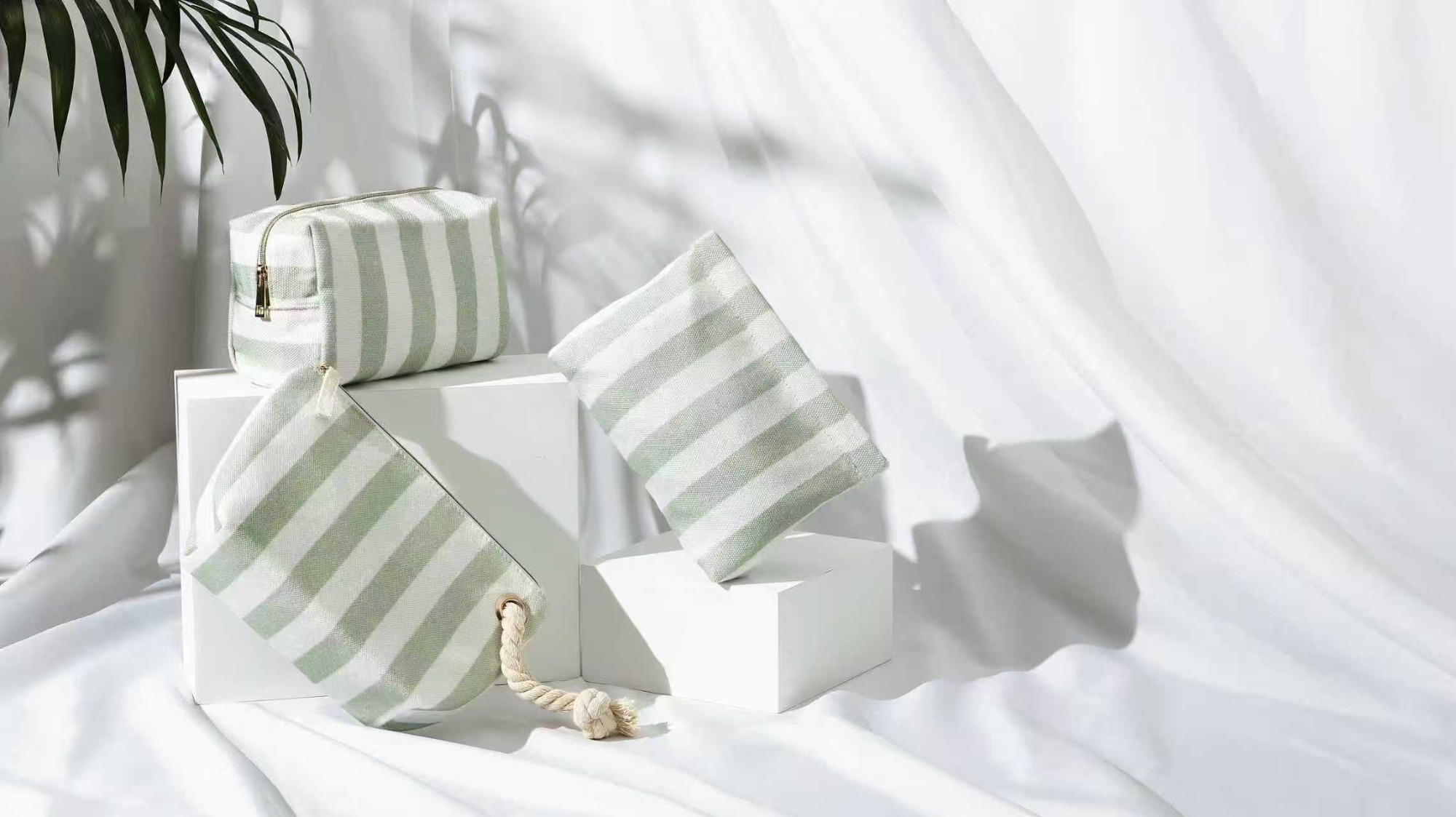 The Real Cost of Wholesale Toiletry Bags: A Supplier's Pricing Breakdown?